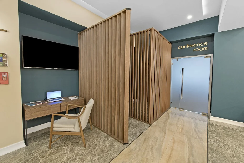 Business corner cu cabină acustică la Hotel Oxford