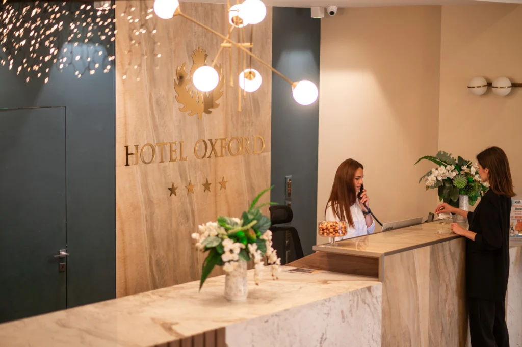 Recepția non-stop a Hotel Oxford
