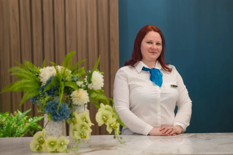 Elena Cristea, Guvernantă Hotel Oxford